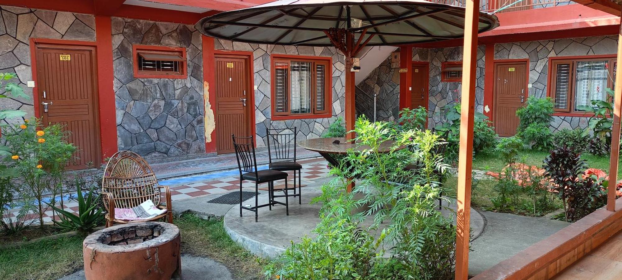 Pokhara Metro Eco Hotel Esterno foto