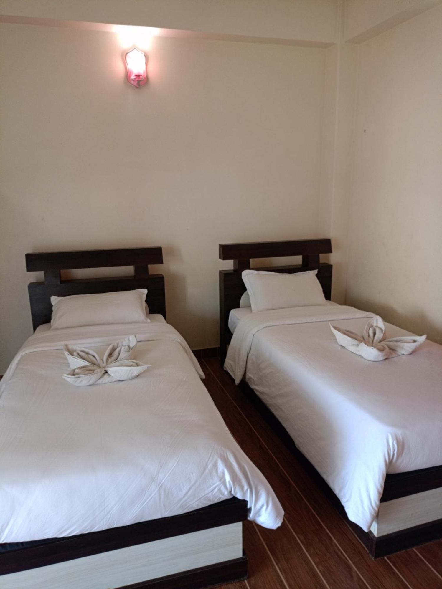 Pokhara Metro Eco Hotel Esterno foto