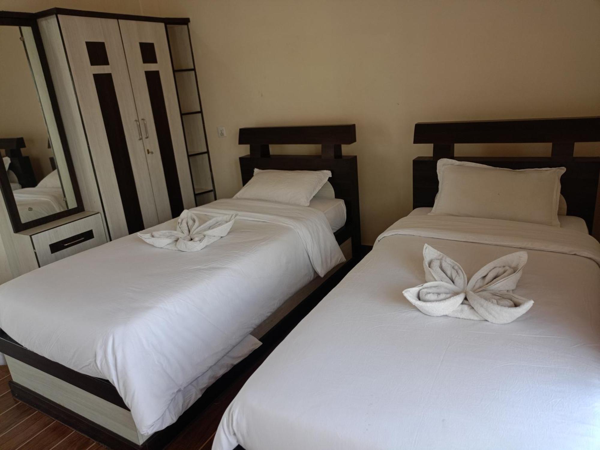 Pokhara Metro Eco Hotel Esterno foto